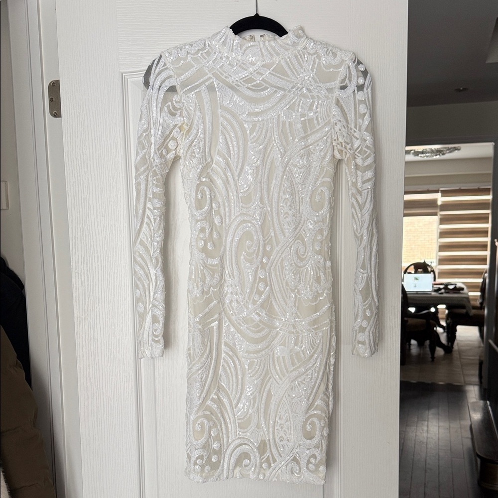 Elegant White Lace Dress - Picture 2 of 5
